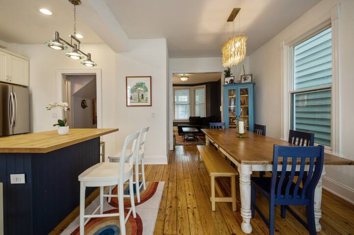 Charming House in Roscoe Village – 1895 gallery image 4