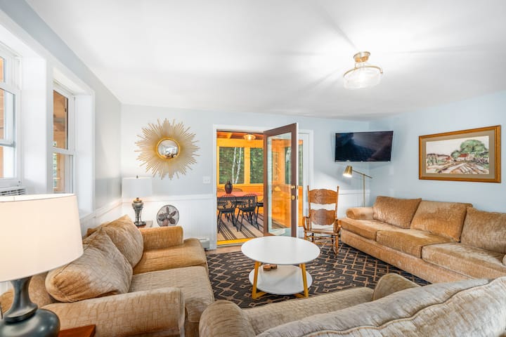 Sink into to our comfy couches and loveseats in the living room as you watch the Roku TV. We now provide Hulu, Netflix, Peacock, HBO Max, Discovery+, Disney+, and ESPN+