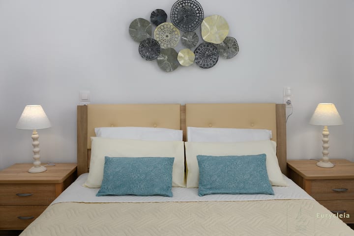 Dormitorio con club doble