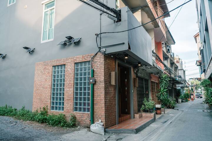 CozyHouse near MRT QSCC Kids friendly 4BR,10pp gallery image 3