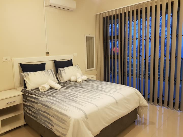 חדר שינה 2 מיטת קווין סייז