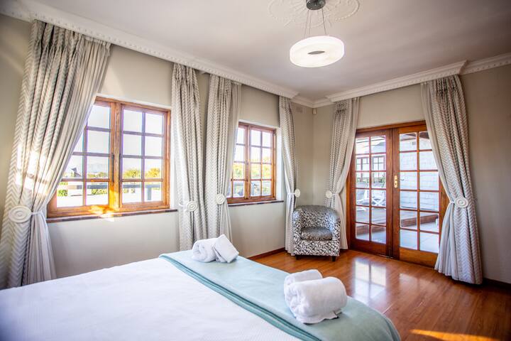 Villa Luisa: Sun-filled hidden gem with Pool. gallery image 3