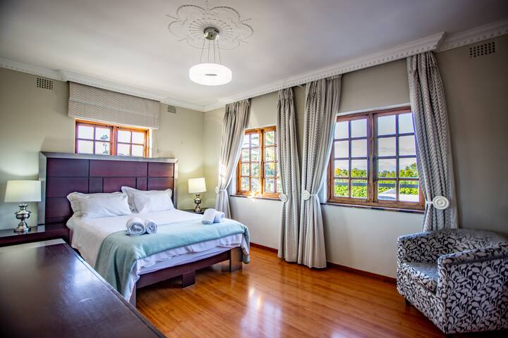 Villa Luisa: Sun-filled hidden gem with Pool. gallery image 2