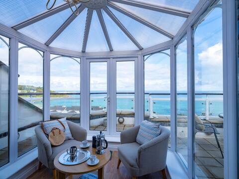 Sandpiper : Penthouse with Stunning Sea Views