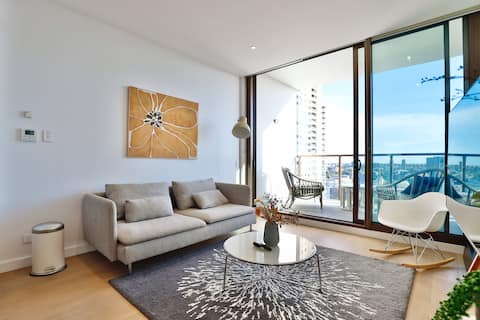 Successful Airbnb property: Chic Zenith Retreat - Vista | Skylight | Parking in Haymarket
