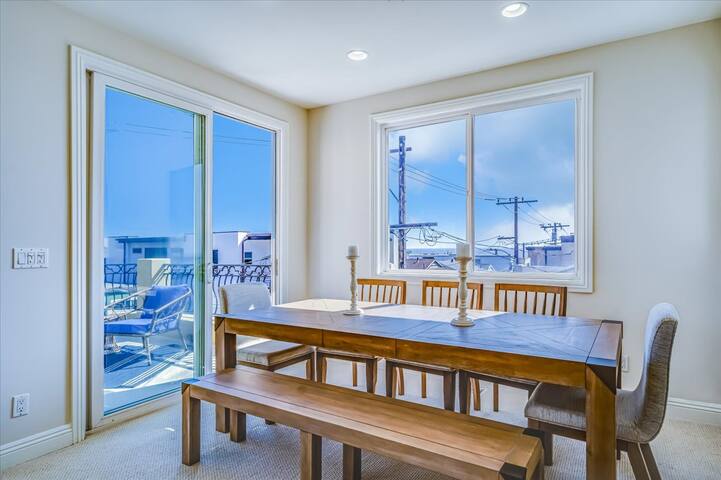 Beach Townhome | Ocean Views | Sleeps 6 | Parking gallery image 4
