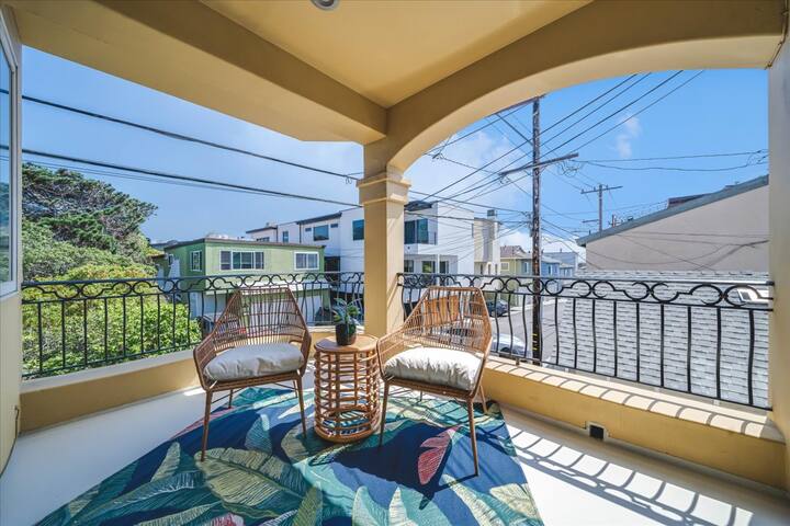 Beach Townhome | Ocean Views | Sleeps 6 | Parking gallery image 5