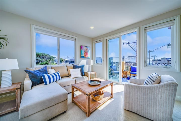 Beach Townhome | Ocean Views | Sleeps 6 | Parking