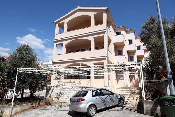 Listing in Okrug Gornji