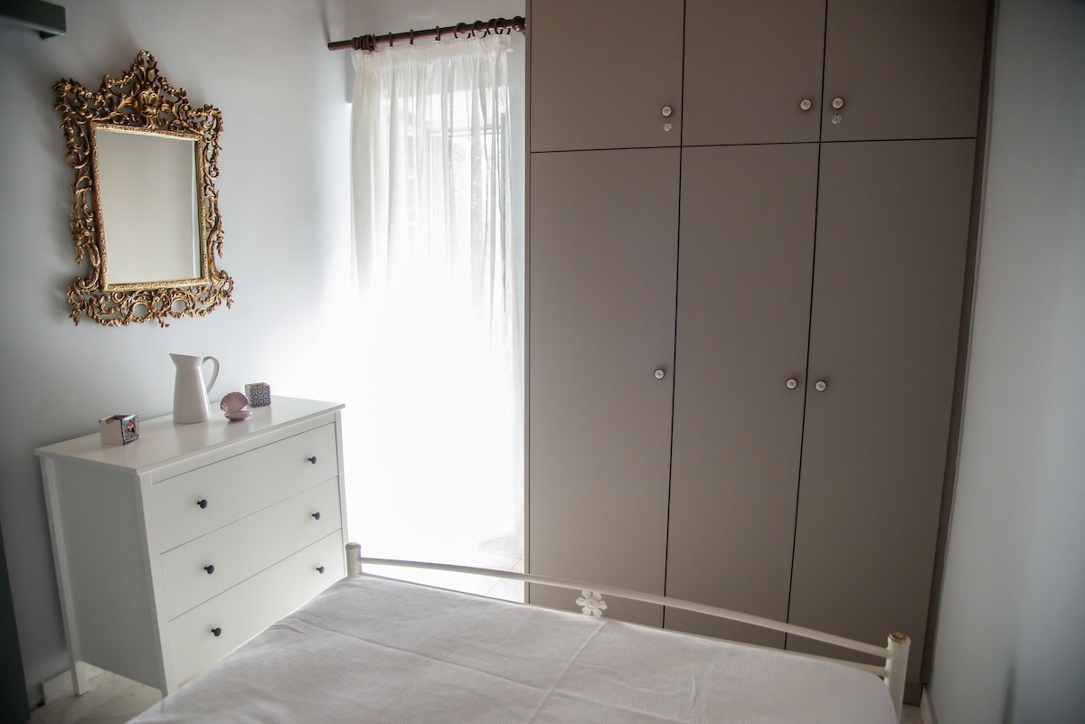 ห้องนอนใหญ่และพื้นที่ตู้เสื้อผ้า 