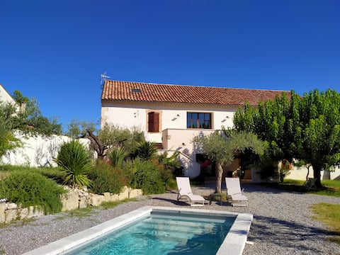 House with pool in hamlet