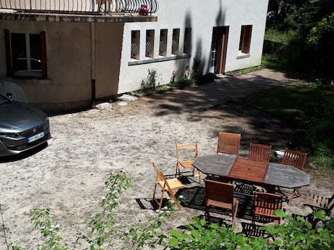 Appartment 2 bedrooms on garden - village center
