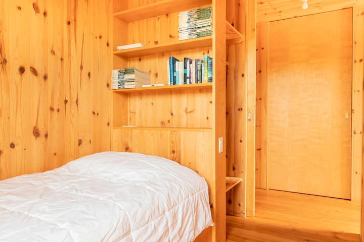 Each small bedroom on the ground floor is equipped with a wardrobe with tablet and some belts, micro-bedroom and electrical outlet for mobile charging)