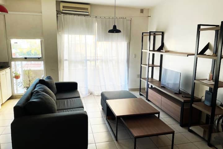 Kitnet com piscina e jardim em Almagro