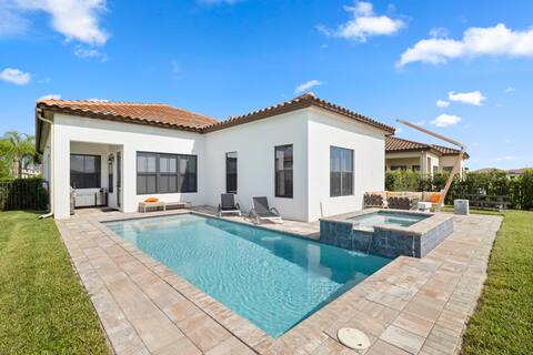 Modern Home in the Naples Area W Heated Pool n Spa