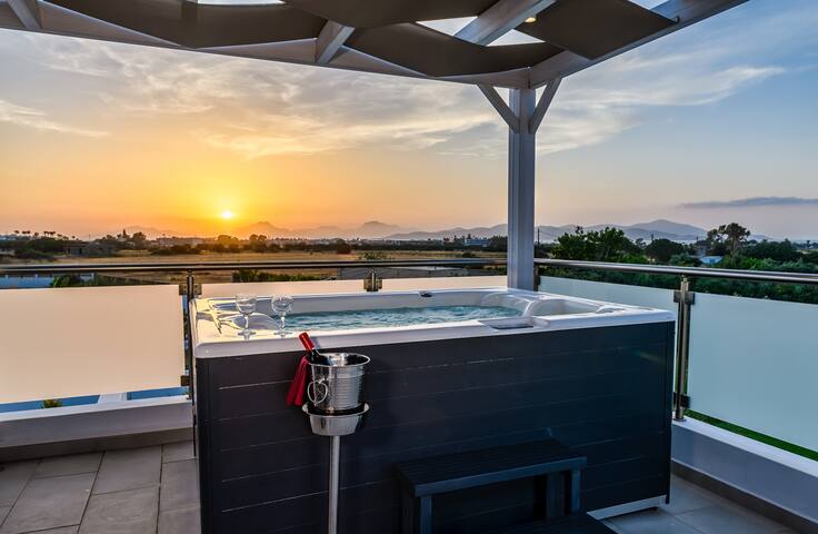BRANDNEW ASTERIA PEARL VILLA2 POOL+ROOFTOP JACUZZI gallery image 2