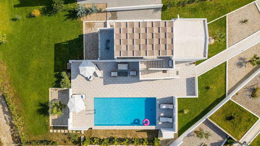 BRANDNEW ASTERIA PEARL VILLA2 POOL+ROOFTOP JACUZZI gallery image 3