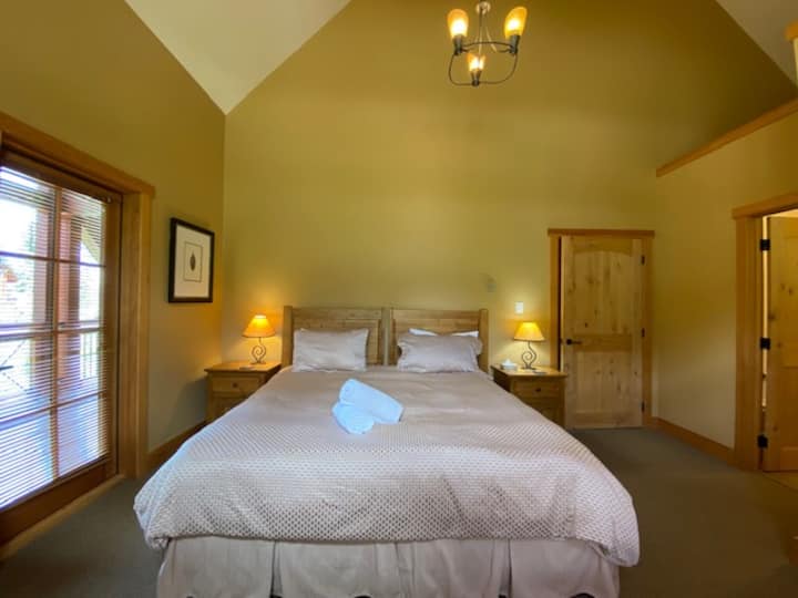 מיטת קינג סייז או 2 מיטות זוגיות