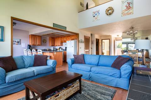 Cannon Beach Condo Ocean Views 1.5 Blocks to Beach
