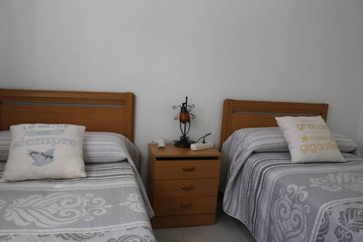 quarto 2  com duas camas