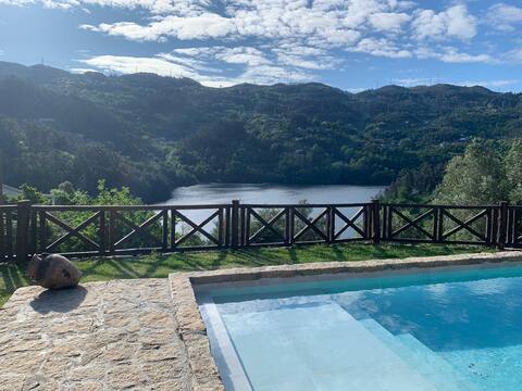 Astonishing cottage over the lake in Gerês