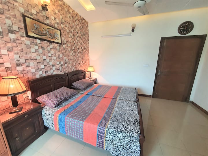 This bedroom picture is updated recently on 28/4/2021 . The room is well lit with warm lights for relaxing  as well as white lights for working with morning sunshine aswell. The bed arrangements can be changed according to the needs of the guest.