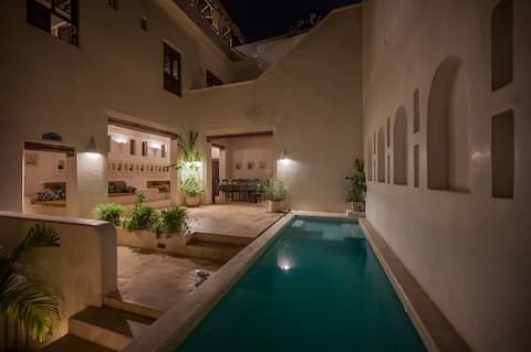 ONEWAY House Lamu Seaview Rooftop and Pool