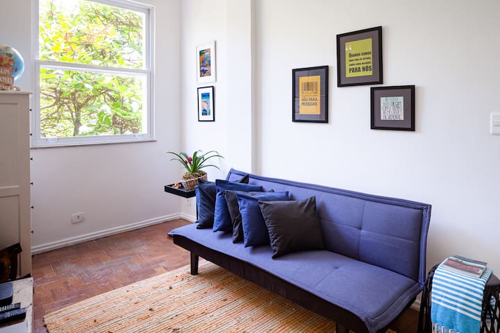 חדר 02 - ספה נפתחת.
יש בו מיזוג אוויר.