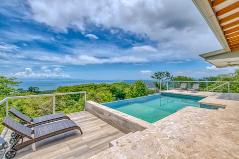 Exclusive Pool Oasis with Stunning Views! Sleeps10