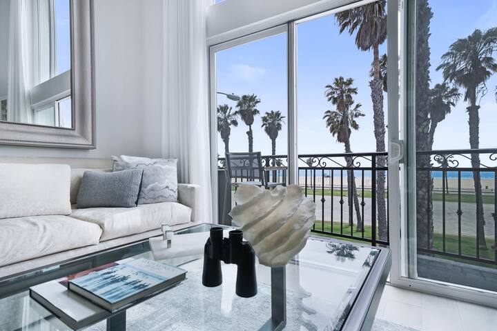 Iconic Ocean Front Home Santa Monica gallery image 2