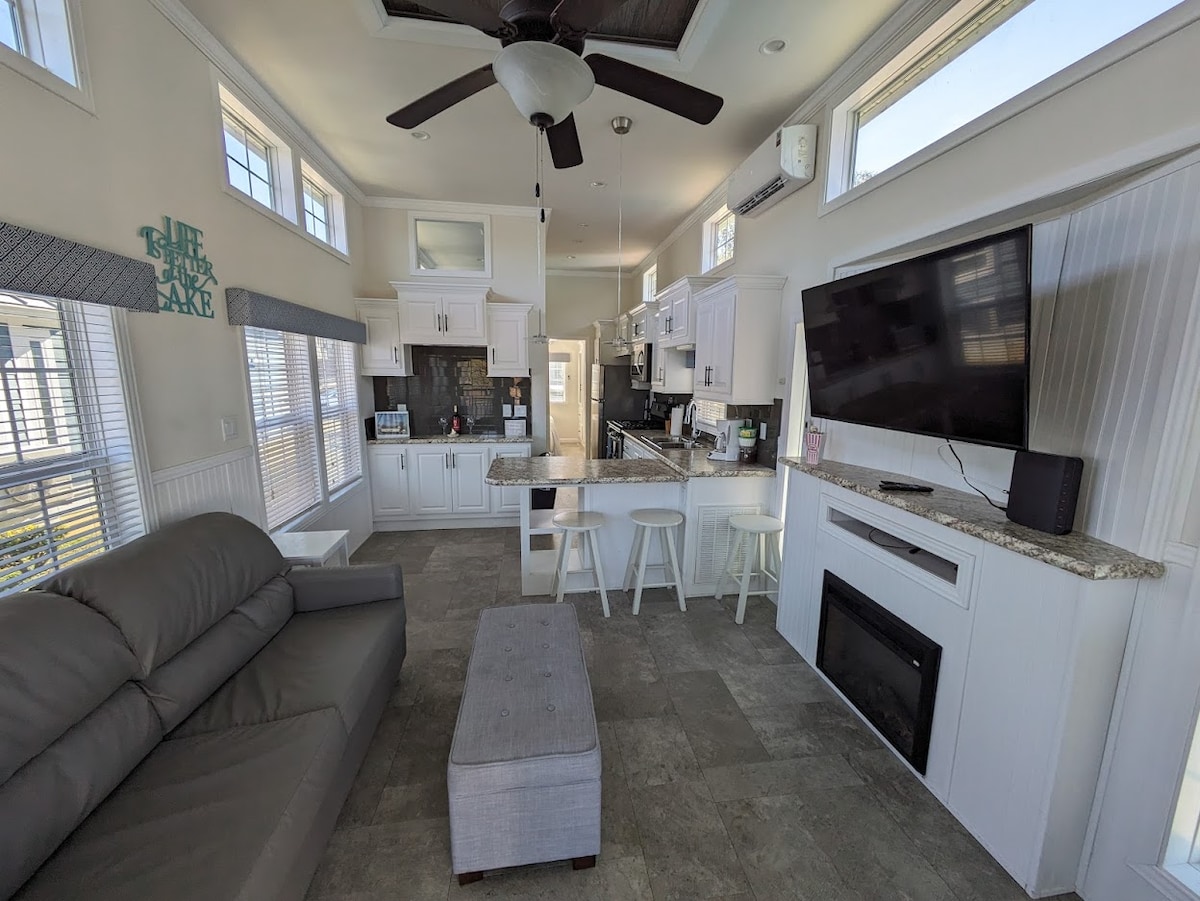 C16Lakefront Tiny Home on Lake Norman Tiny houses for Rent in