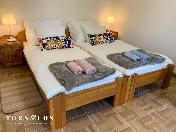 Chumba cha kulala cha fleti kwa watu 4
