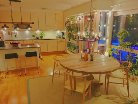 In the heart of Gbg: Top floor & balcony (102 m2)