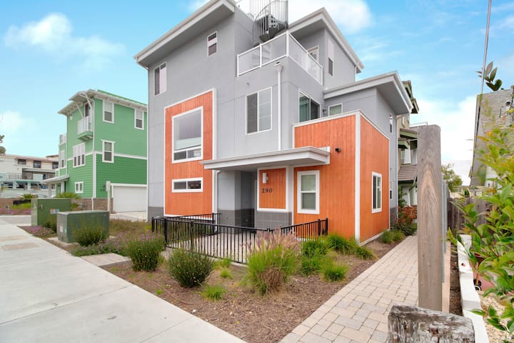 Tri-level Ocean Views, Rooftop Deck - And More! - Pismo Beach, CA