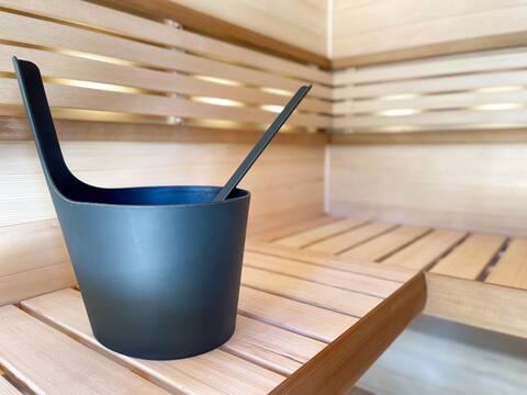 Secluded spa cabin sauna hot tub fireplace creek