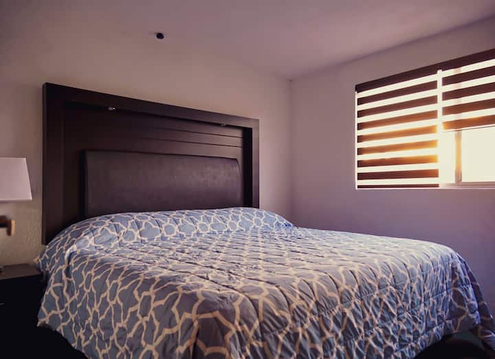 ห้องนอน 1 พร้อมเตียงคิงไซส์