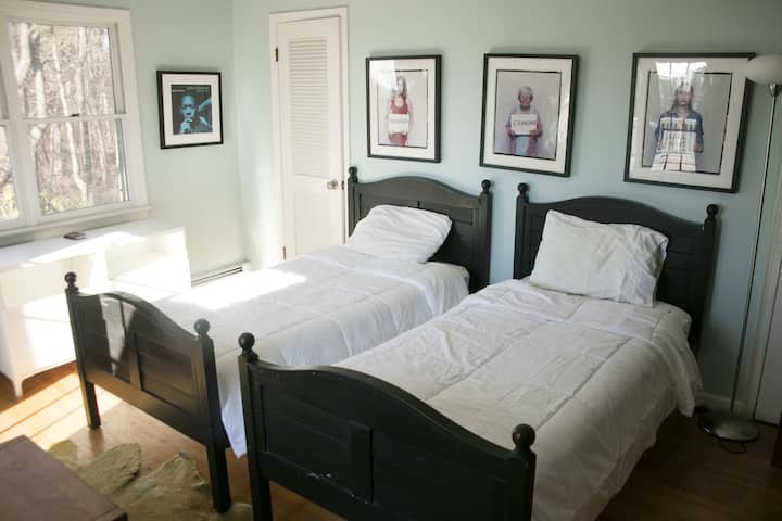 غرفة نوم 4 سريران مزدوجان