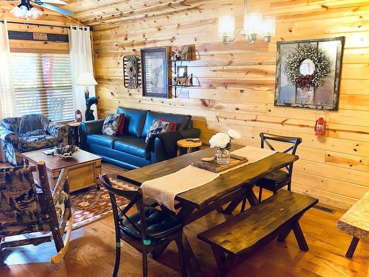 Outlook Oasis - Great Location - 5 Star Cabin - Pigeon Forge, TN