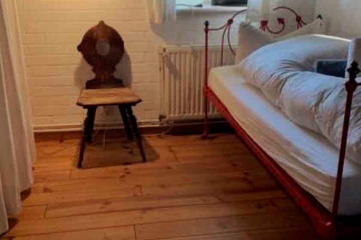 ห้องนอนสบายชั้นล่าง