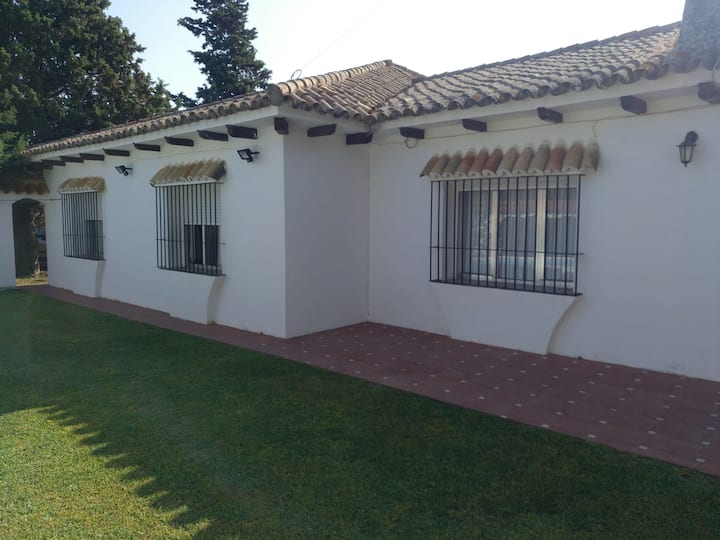 Chalet Con Piscina Privada De Una Sola Planta - Conil de la Frontera