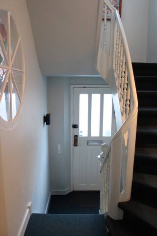 Wonderful townhouse close to the city and beach gallery image 5