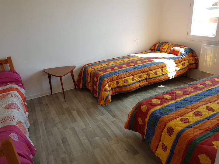 غرفة الأطفال (3 أسرّة 90)