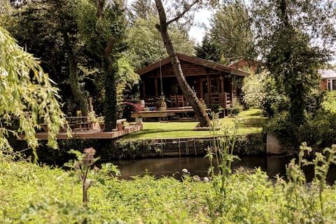 Popular Airbnb listing: Riverside Log Cabin+Luxury Hot Tub Spa+Copper bath in Reading