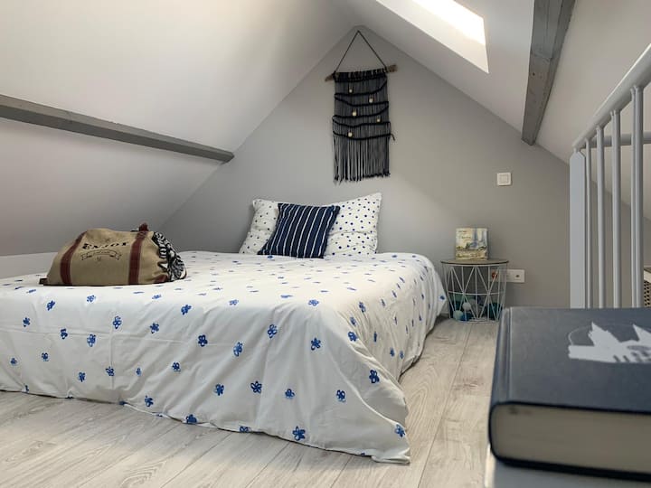 2. poschodie - spálňa pod strechou, so svetlom (posteľ 180 x 200)
(spálňa pod strechou)