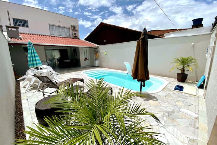 Families in Beto: heated pool and beach 180m away