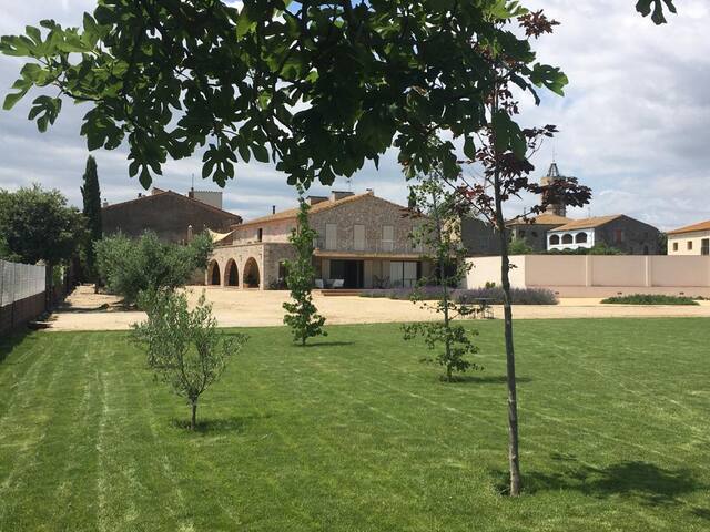 Empordà – House with Swimming Pool in Rural Masia