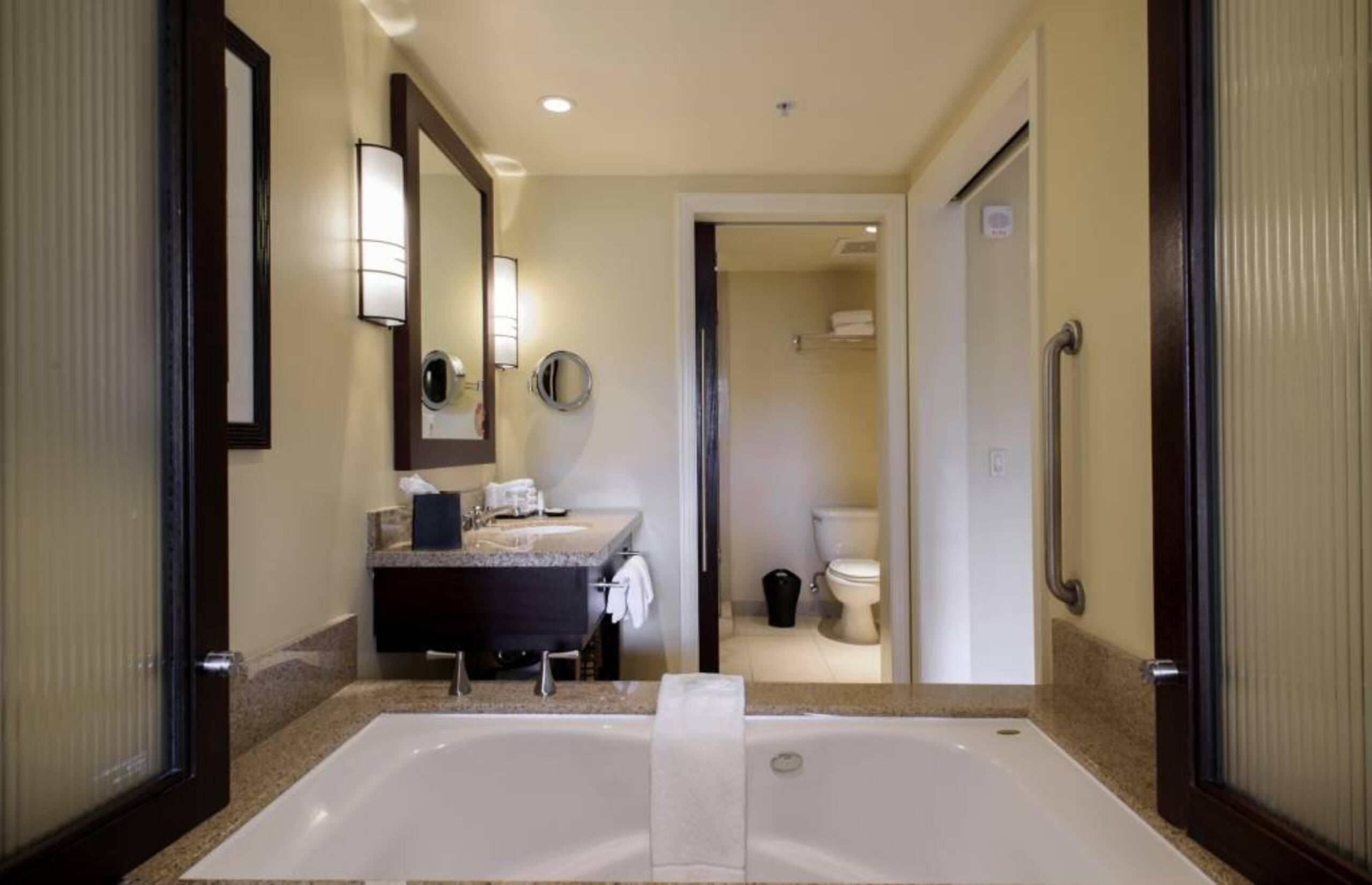 Condo in Lahaina · ★5.0 · 1 bedroom · 2 beds · 1 bath - Image 6