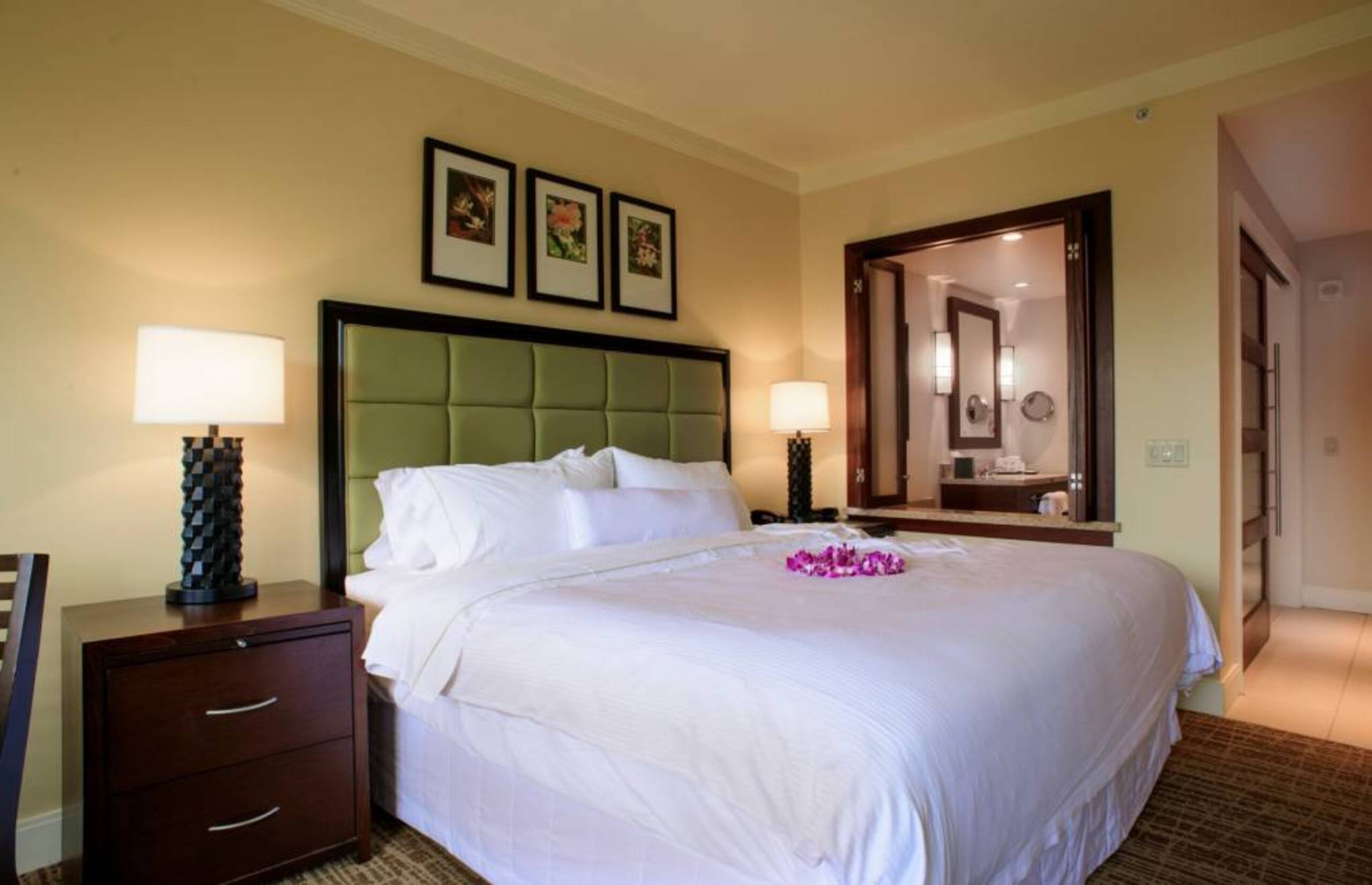 Condo in Lahaina · ★5.0 · 1 bedroom · 2 beds · 1 bath - Image 2