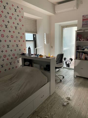 Loft best block in East Village gallery image 4