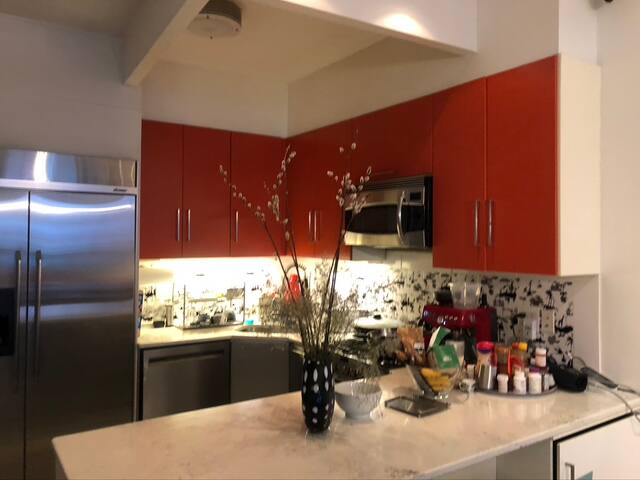 Loft best block in East Village gallery image 5